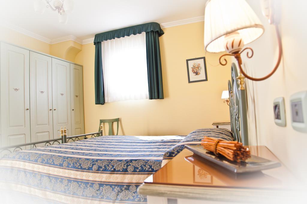 Hotel Villa Di Carlo Spa & Resort Monte Grimano Terme Chambre photo